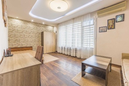 Отдава се просторен 3- стаен апартамент в ж. кв. Медицинска Академия