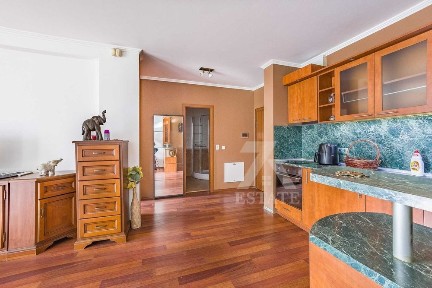 Дава под наем луксозен 2- стаен апартамент в ж. кв. Борово