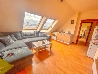 Двустаен апартамент, под наем, кв. Колхозен пазар