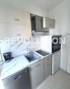 Тристаен апартамент в района на Генерали!