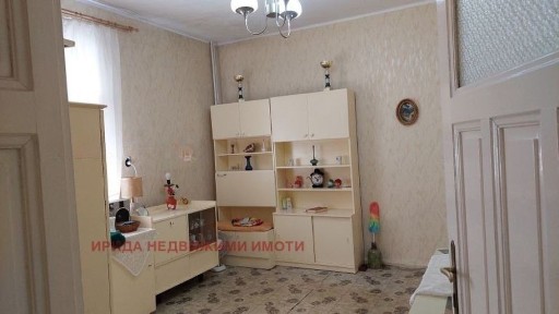 Двустаен апартамент до пл. Славейков