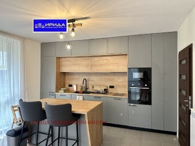 Просторен тристаен апартамент в квартал Манастирски ливади с двор