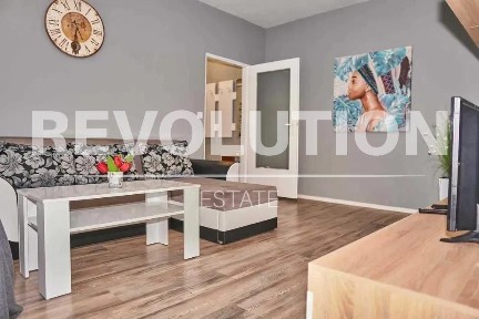 Тристаен апартамент в района на Базар Левски!