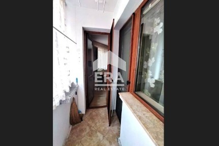 Тристаен обзаведен апартамент под наем в район Патриарх Евтимий гр. Ва