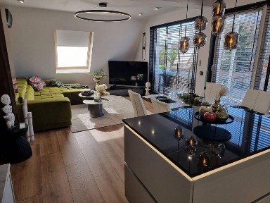 ТОП ЛОКАЦИЯ! Тристаен апартамент под наем в Център