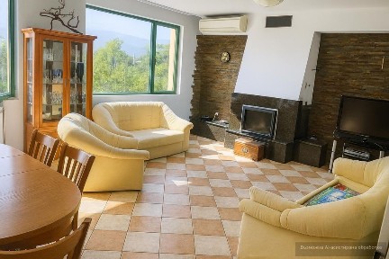 Тристаен апартамент под наем в жк. Христо Смирненски