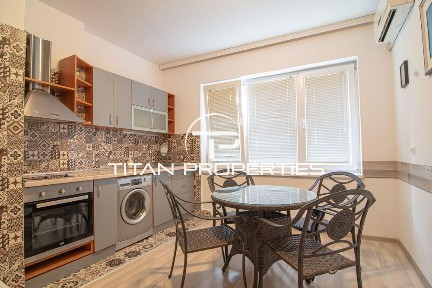 Двустаен апартамент под наем в Център