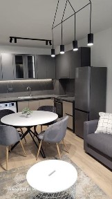 Луксозен двустаен апартамент в Център