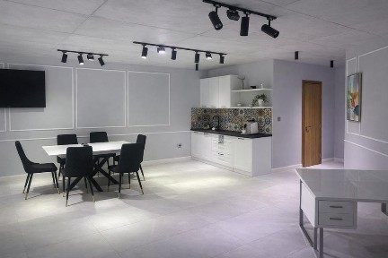 Луксозно обзаведен ОФИС в Центъра