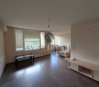 оф. 24381 Тристаен обзаведен/ Събота пазара