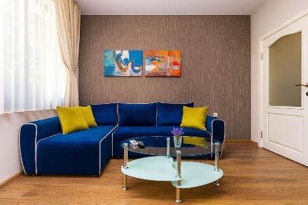 Луксозен двустаен апартамент под наем в Център