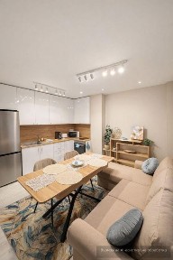 Стилен ТРИСТАЕН апартамент в района на Центъра/ С ПАРКОМЯСТО!