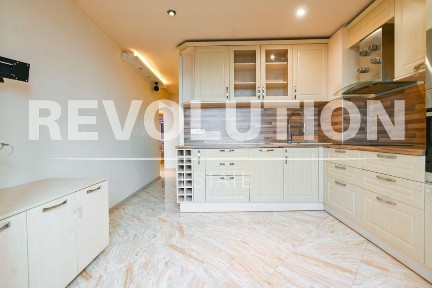 Тристаен апартамент в ж. к. Люлин 9