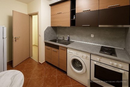 Тристаен апартамент в района на Зимно кино Тракия!