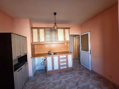 Тристаен обзаведен апартамент - кв. Кючук Париж