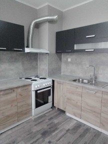 Дава тристаен апартамент под наем в центъра на град Плевен