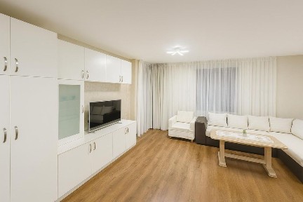 ЕКСКЛУЗИВНО! Двустаен апартамент под наем в жк. Остромила