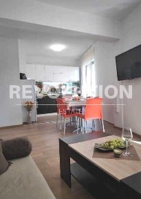 Тристаен апартамент в района на Център!