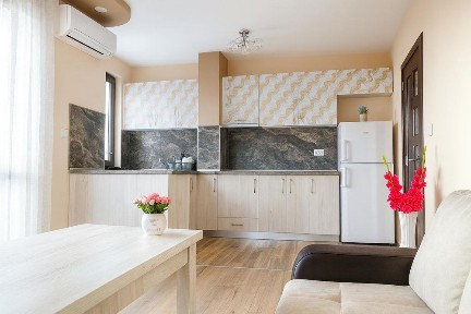 Уютен ДВУСТАЕН апартамент в кв. Христо Смирненски