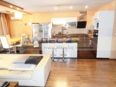 Луксозно обзаведен тристаен ап. в Студентски Град до зала Хр. Ботев!