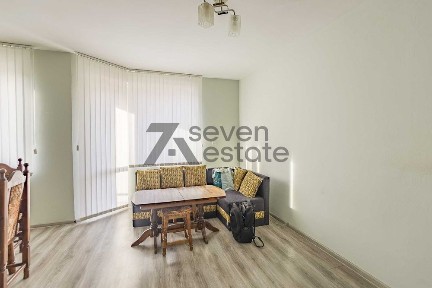 Дава под наем просторен 2- стаен апартамент в ж. кв. Витоша