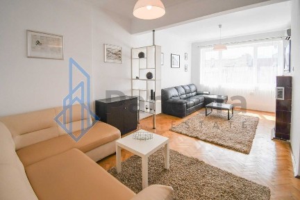 Двустаен апартамент под наем в Център