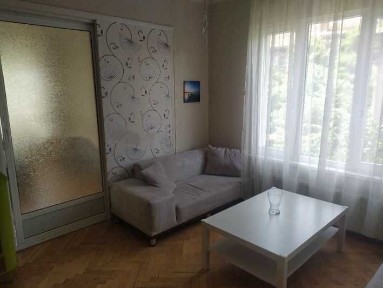 Тристаен ап Оборище под наем