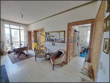 Тристаен апартамент в кв. Център