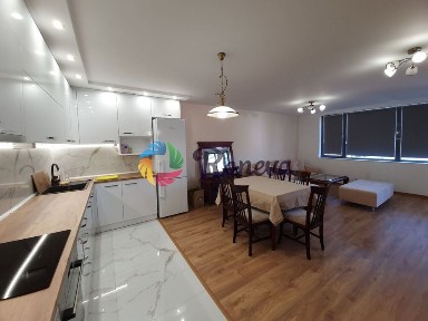 Тристаен луксозен Център!