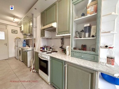 Тристаен апартамент за продажба кв. Ялта