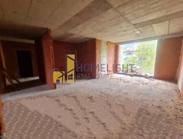 Тристаен апартамент в кв. Бояна