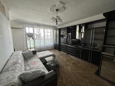 Тристаен апартамент за продажба в Център