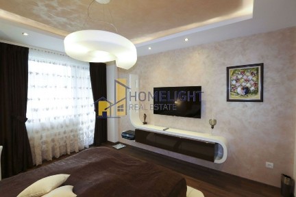 Тристаен апартамент в кв. Център