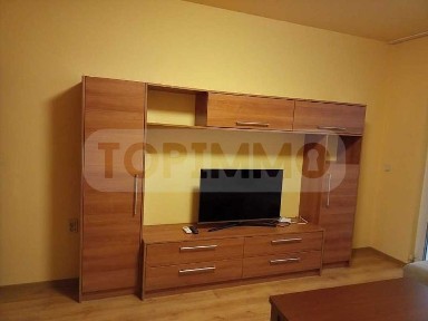 Под наем апартамент с три стаи в района на Червен площад