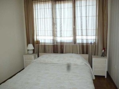 Двустаен апартамент с паркомясто до Математическа гимназия