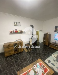 Едноетажна къща с двор в гр. Камено