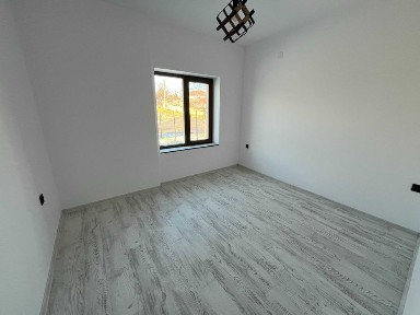 Прекрасна къща за продажба в село Овощник - готова за обзавеждане