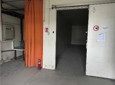 Склад за хранителни стоки 270 м2 с 2 камери, ЗПЗ