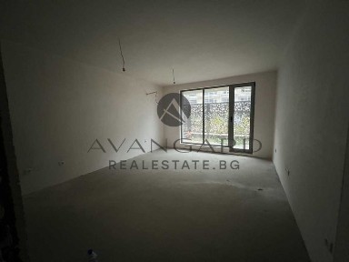 оф. 19270 Двустаен с веранда и двор/ Гребна база