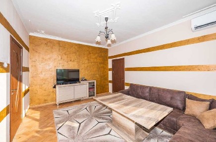 Тристаен апартамент в Младежки Хълм