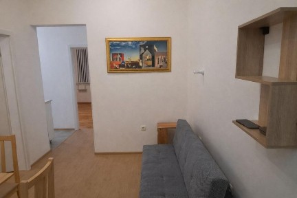 Тристаен, под наем, ж. к Медицинска академия