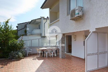 Триетажна къща с ПАНОРАМА МОРЕ в гр. Свети Влас