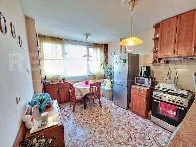 Тристаен апартамент в ж. к. Дружба 1