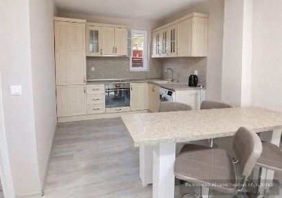 Тристаен апартамент в района на ЖП гара!