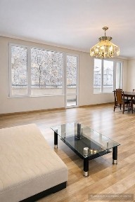 Тристаен апартамент под наем в Център