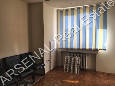 Офис под наем, Център