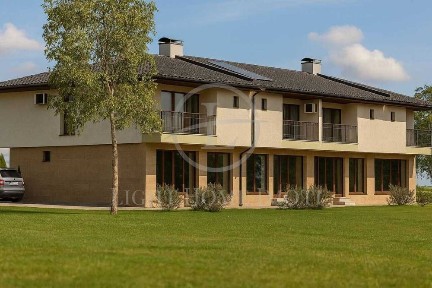 Реф. 2459 Къща с Три Спални и Паркомясто / Белащица