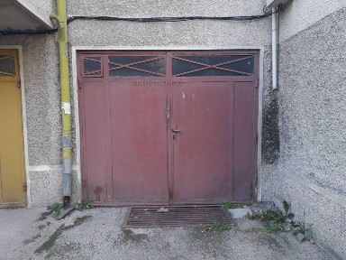 двустаен апартамент и гараж