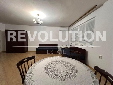 Тристаен апартамент в района на Левски!