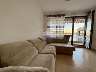 Южен апартамент с нескриваема панорама на първа линия море за продажб